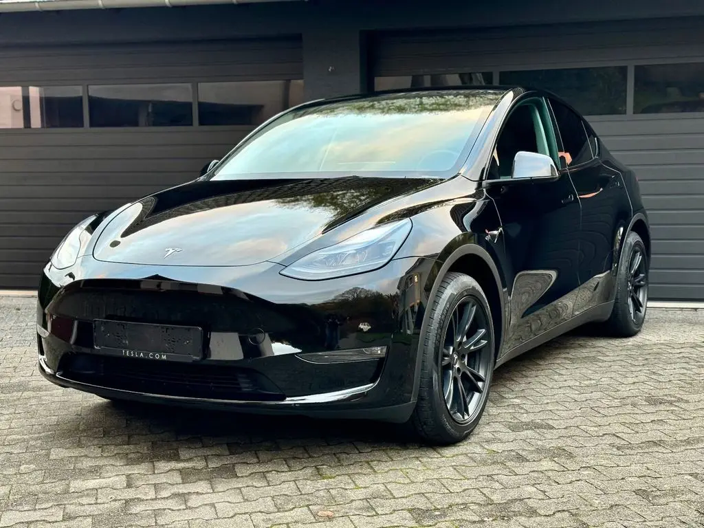 Fabelhafte Model Y 2023 Europa Fotos